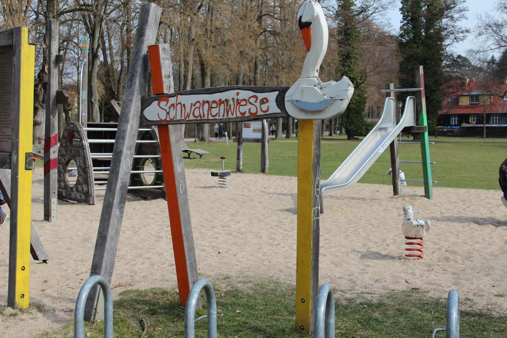 מלון Wohlfuehlboot Hausboot - Festlieger Im Hafen Bad Saarow - Wc An Bord, Dusche An Land מראה חיצוני תמונה